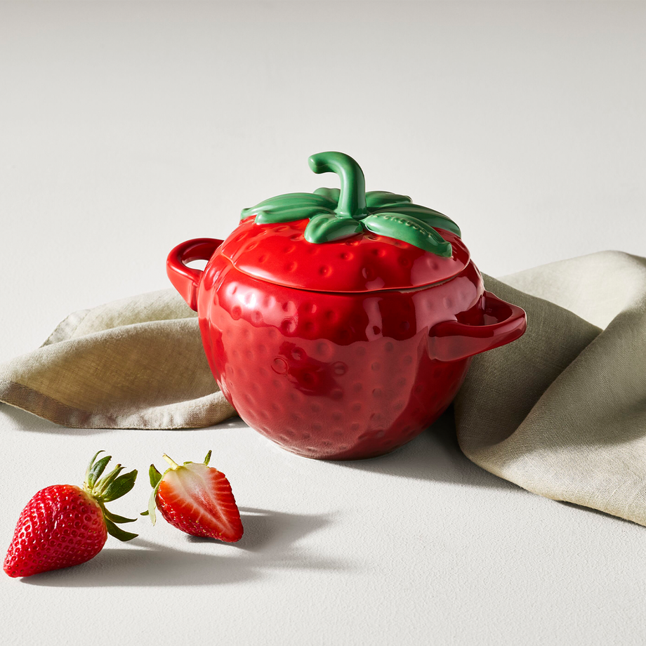 Le Creuset Fruit Collection 570ml Strawberry Cocotte - Cerise