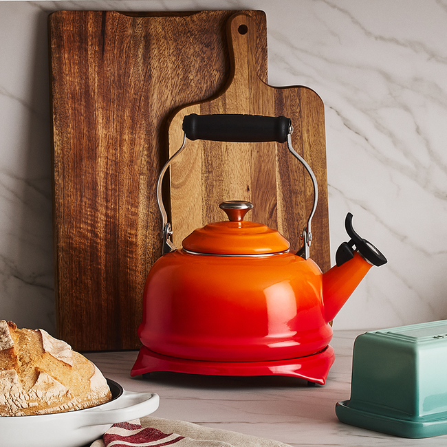 Le Creuset 1.6L Classic Whistling Kettle - Flame