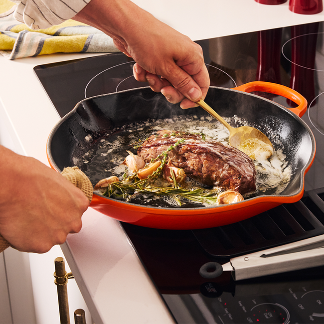 Le Creuset 26cm Signature Iron Handle Skillet - Flame