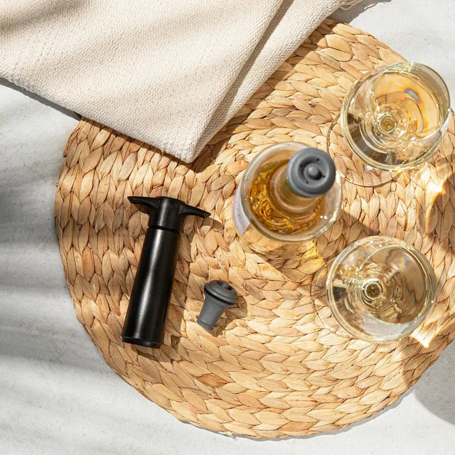 Vacu Vin Wine Saver set of 3 - 1 Pump, 2 Wine Stoppers