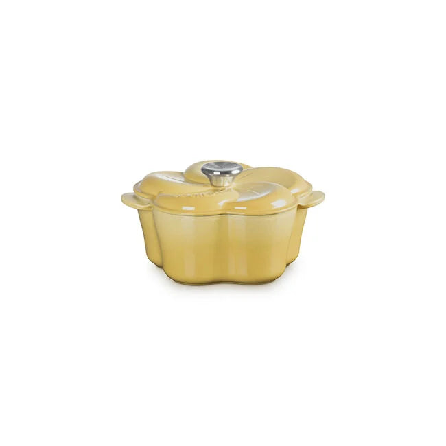 Le Creuset Traditional Petal Oven - Camomille